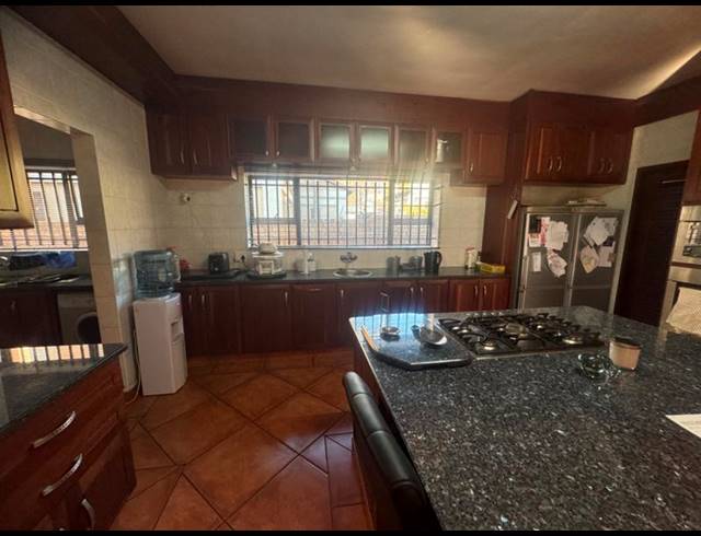 4 BEDROOM HOUSE FOR SALE IN CLUBVILLE